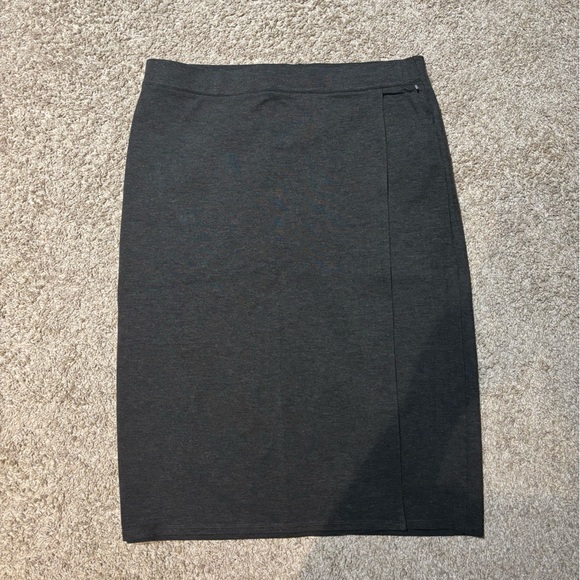 Liz Claiborne Charcoal Skirt - Business, Professional, Modest - Picture 2 of 7